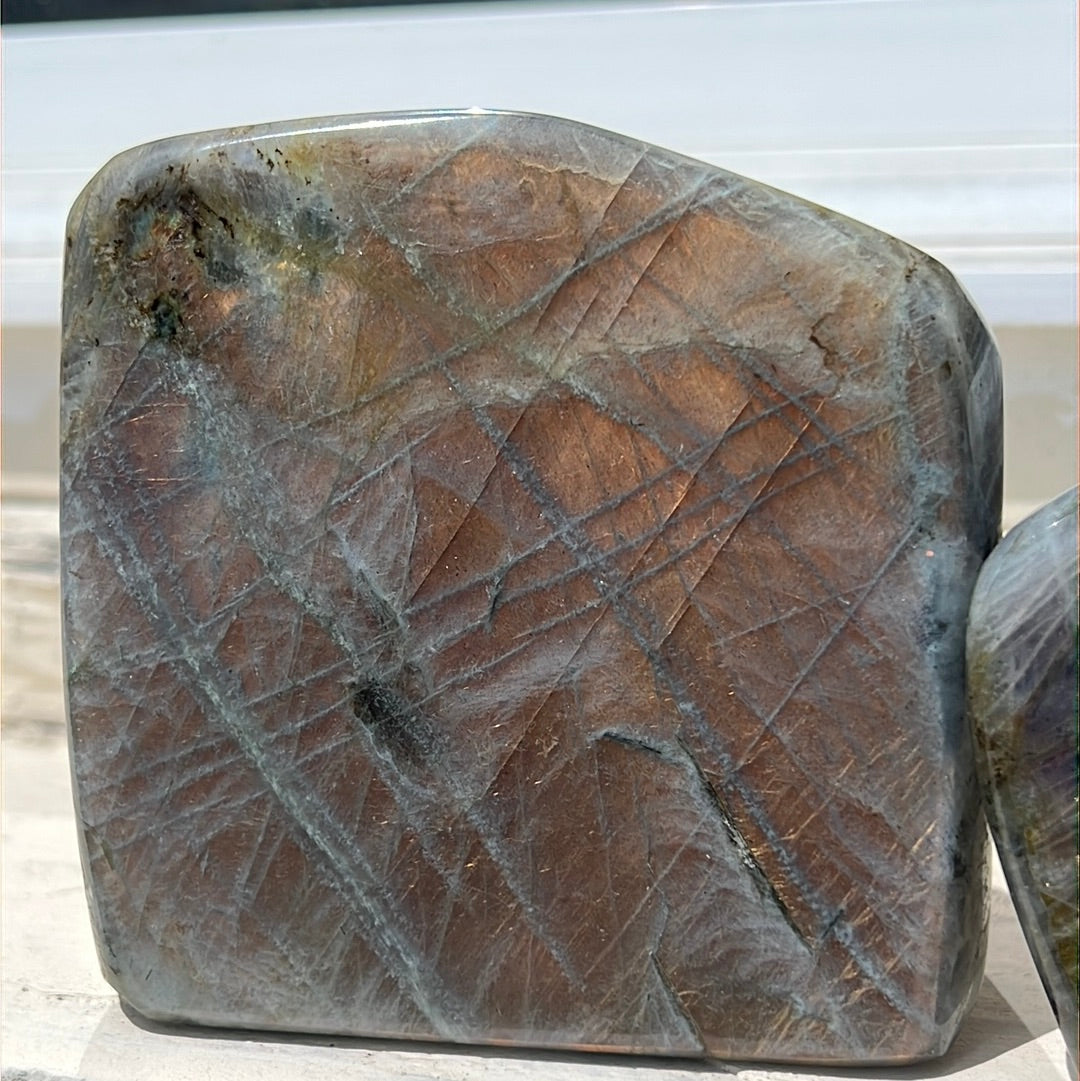 Cristales de labradorita púrpura