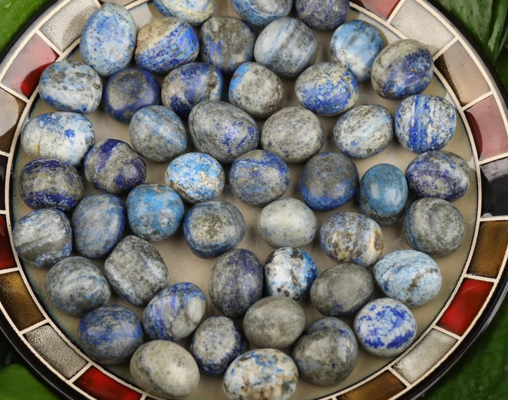 Piedra pulida de lapislázuli: cristal curativo natural
