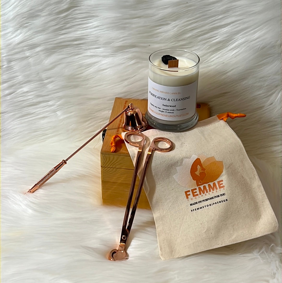 Vela de madera de cedro infundida con cristal de turmalina