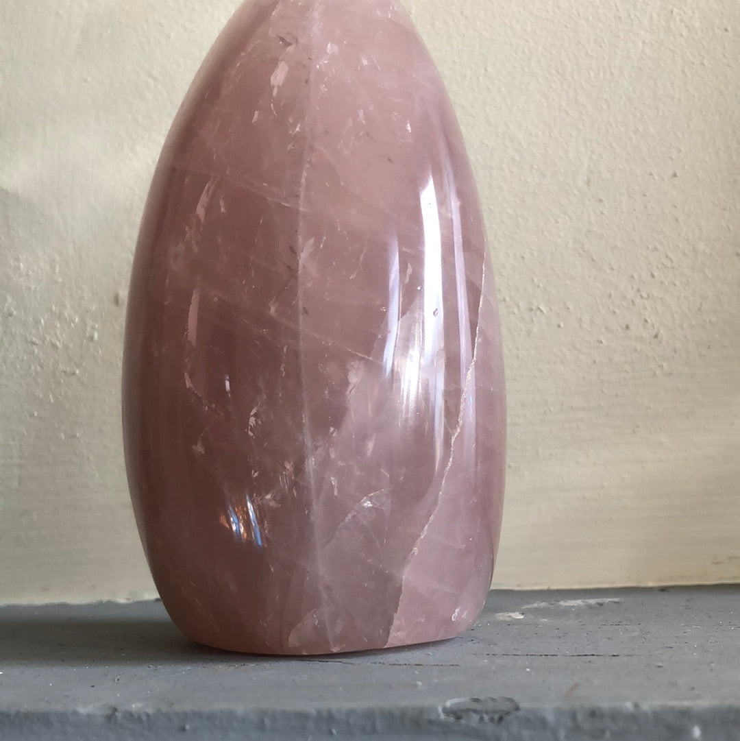 rose quartz standig crystal