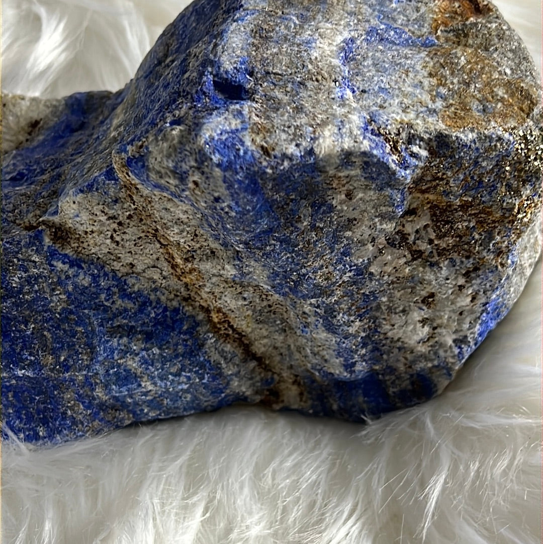 lapis lazuli healing crystal