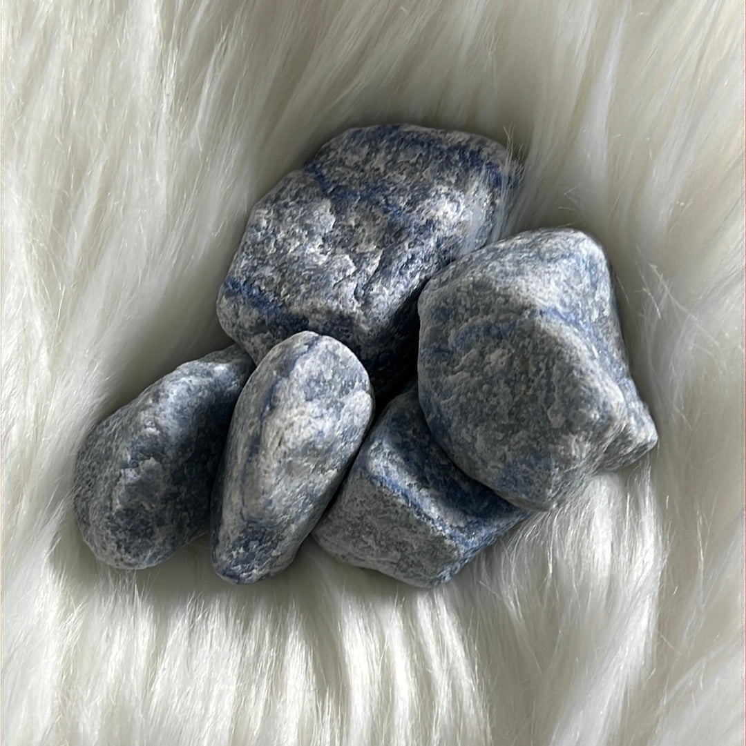 blue quartz for throat chakra