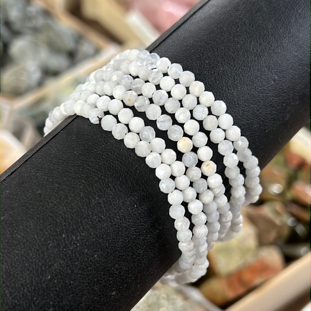 Pulsera de piedra lunar facetada