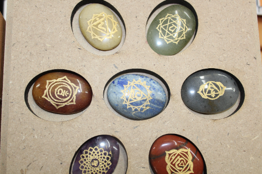 Piedras grabadas con chakras | Piedras de meditación