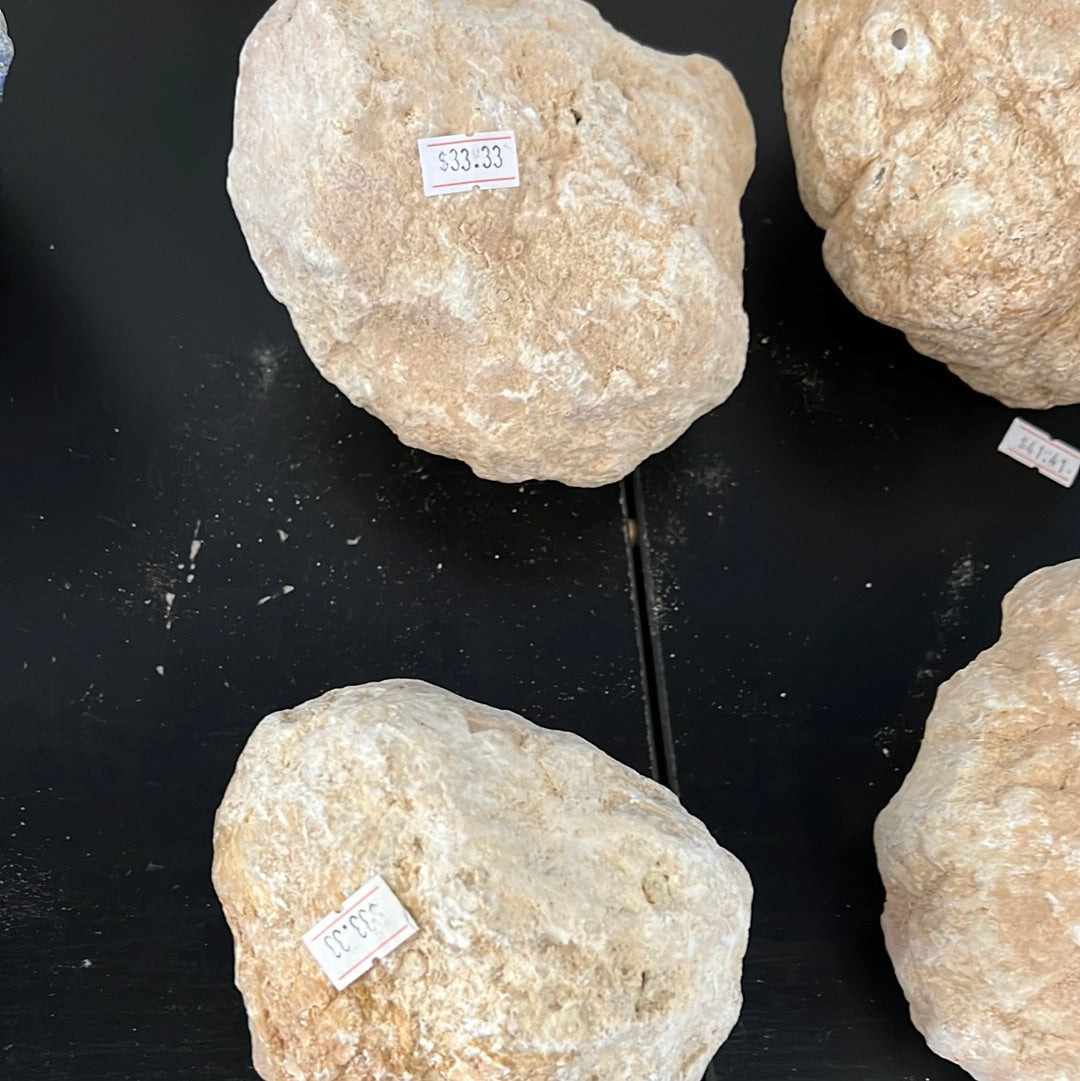 Natural closed geodes - Break your own geode