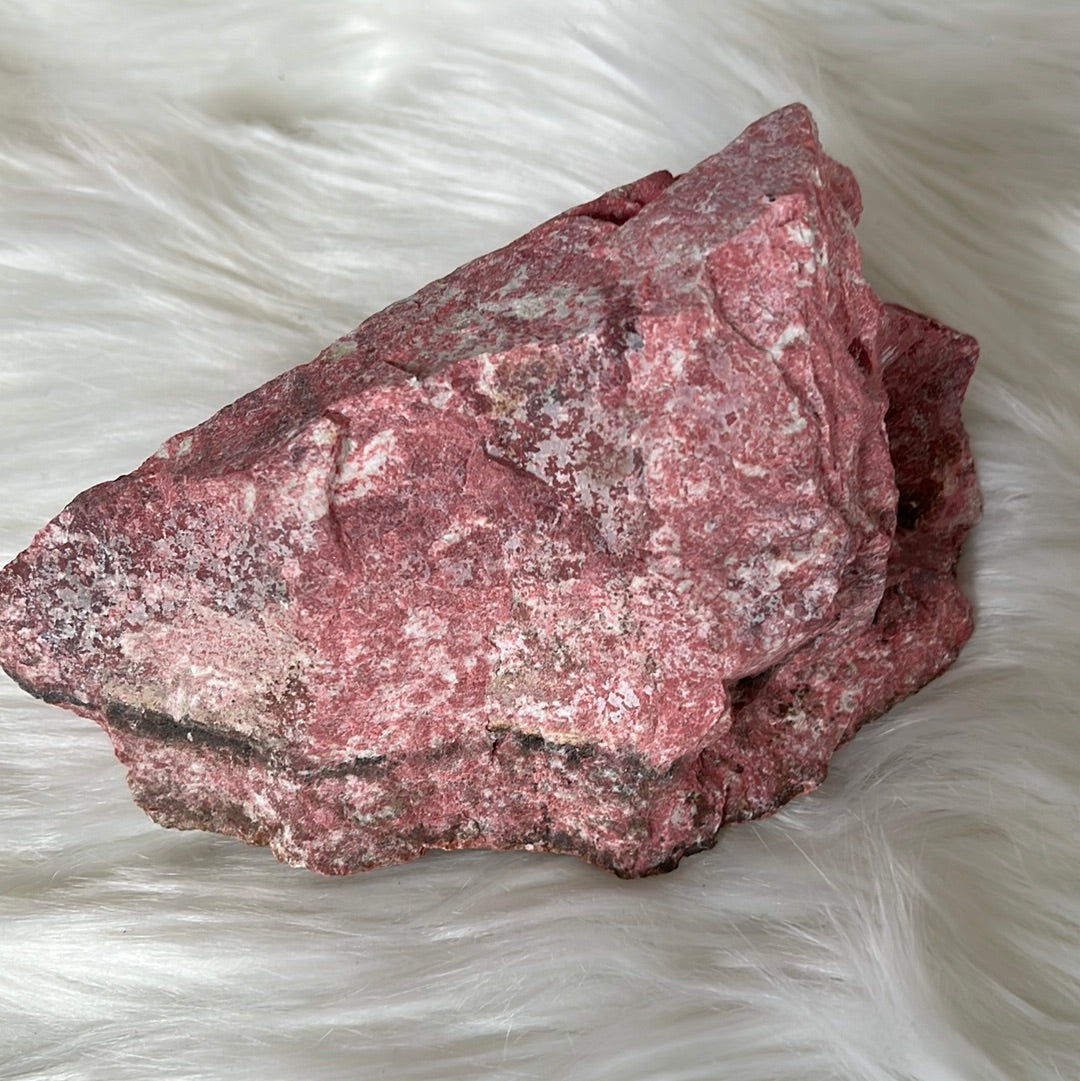 Raw Thulite healing stone - Norway