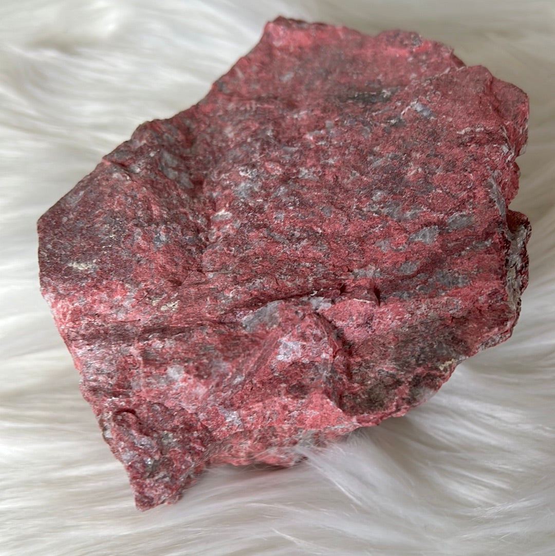 Raw Thulite healing stone - Norway