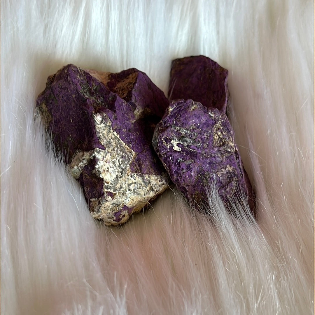Natural rough Purpurite stone