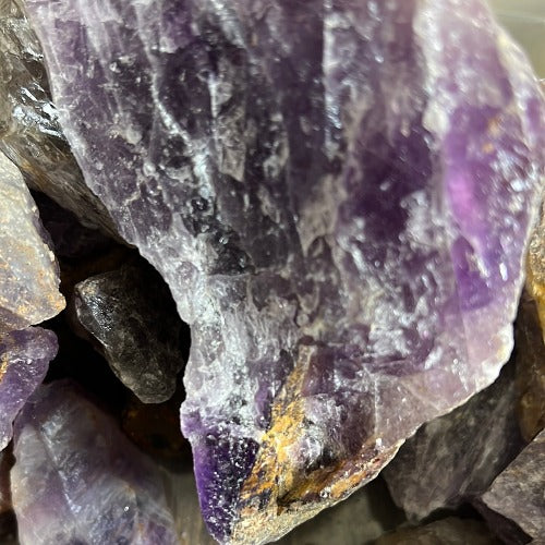 raw healing amethyst crystals