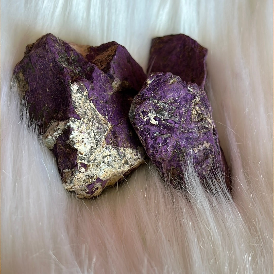 Natural rough Purpurite stone
