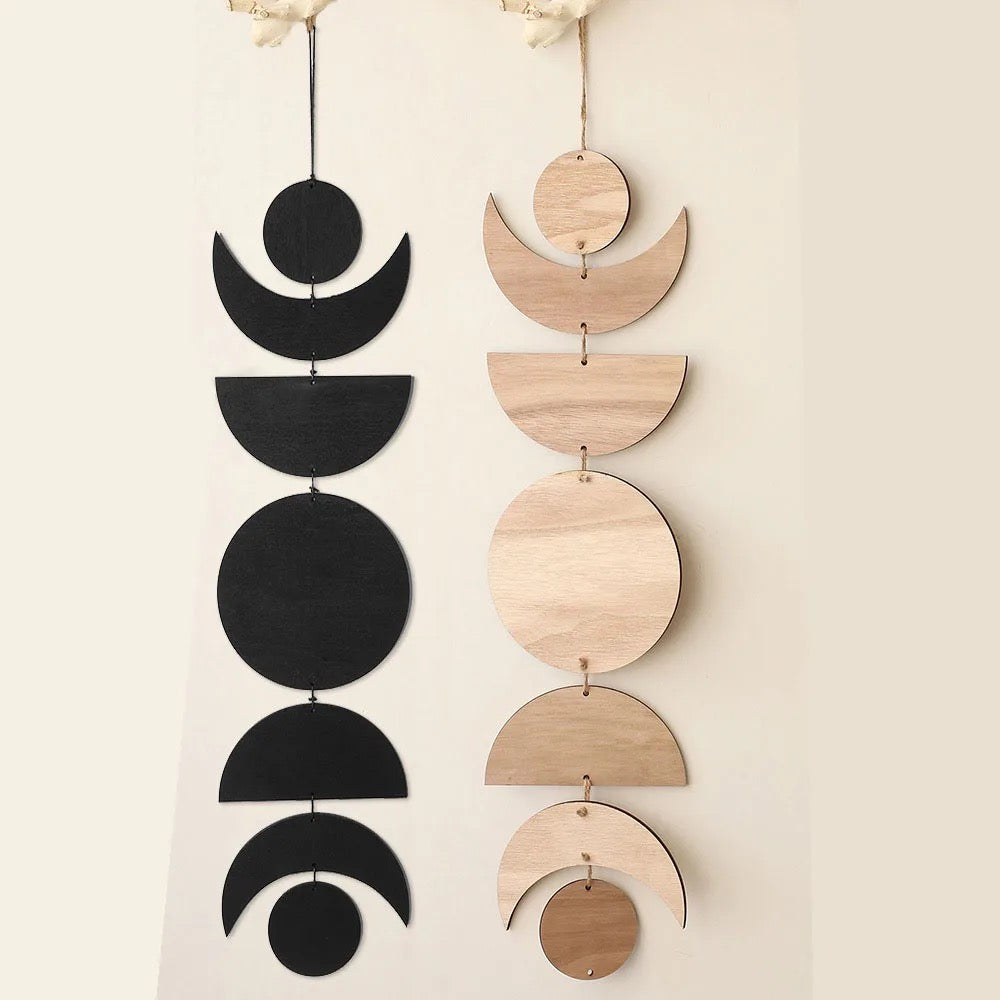 Colgantes de madera con fases lunares